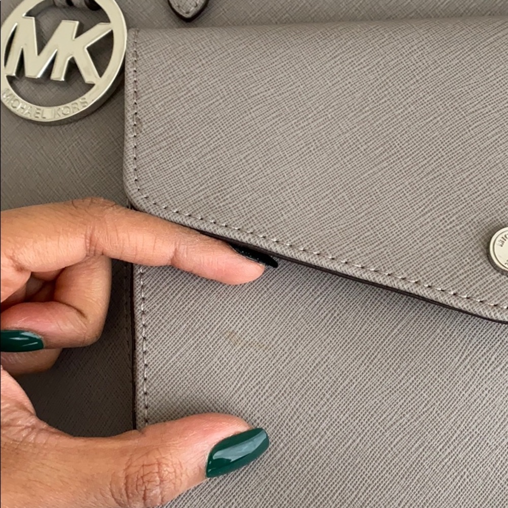 🎉HP🎉 Michael Kors Pearl Gray Jet Set Bag - Picture 6 of 15
